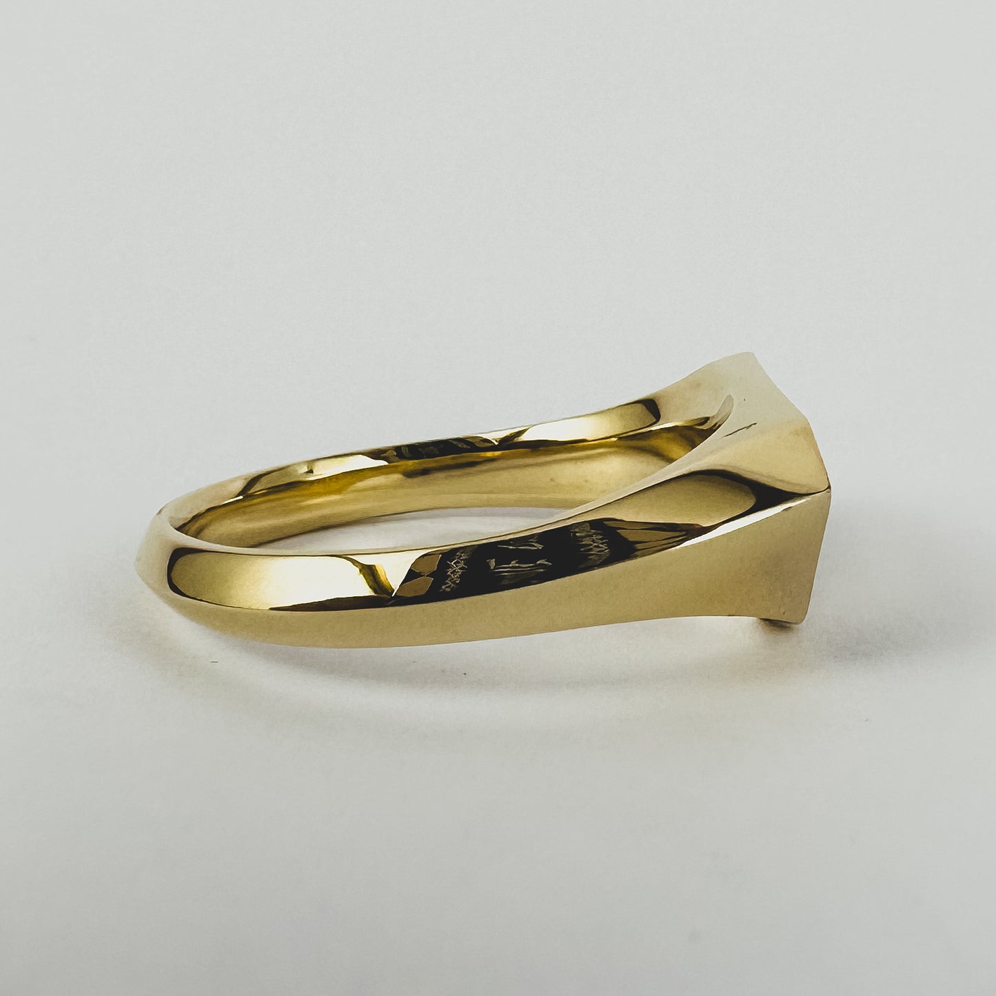 Ryujin - 9ct. Gold